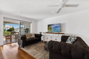 Noosa Tropical Beach Retreat ~ Walk to Everything